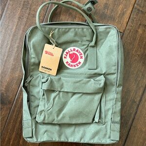 NWT Fjallraven Kanken Backpack - Green